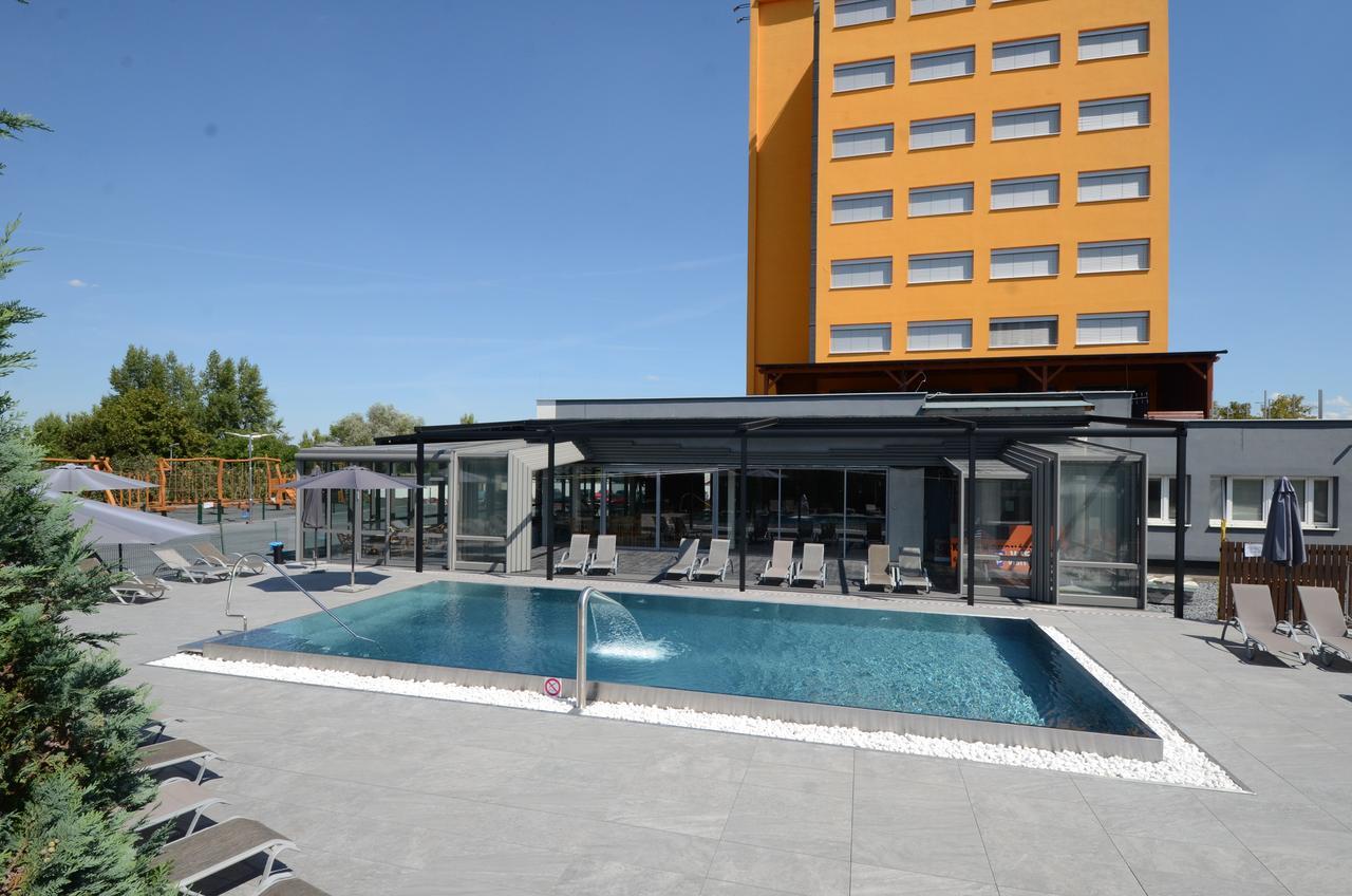 Hotel Aura Design & Garden Pool Praga Exterior foto